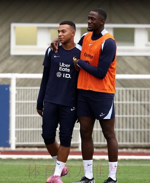 西媒:老佛爷就签科纳特一事还是于帕咨询姆巴佩 西媒:老佛爷就签科纳特一事还是于帕咨询姆巴佩